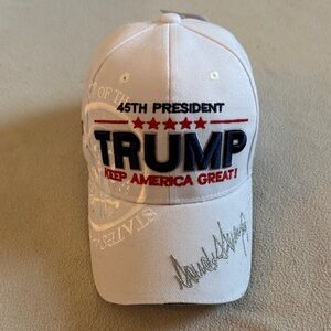 NT Souvenir '45th President * Trump Keep America Great' White Baseball Cap